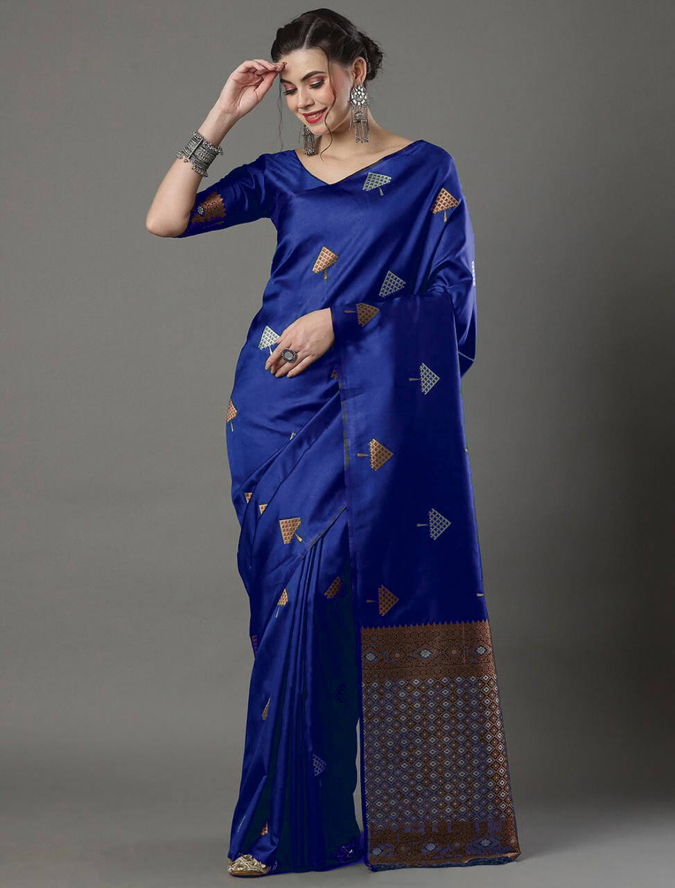 Embrocation Blue Soft Silk Saree With Ethnic Blouse Piece