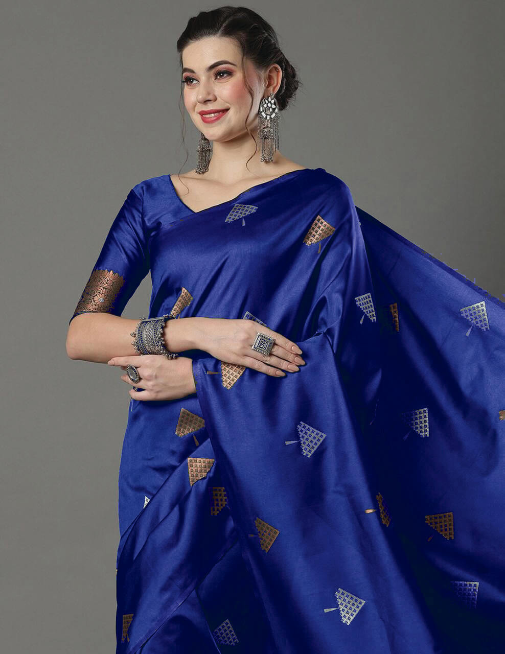 Embrocation Blue Soft Silk Saree With Ethnic Blouse Piece