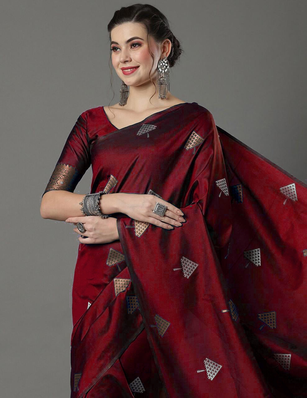 Mellifluous Maroon Soft Silk Saree With Ebullience Blouse Piece