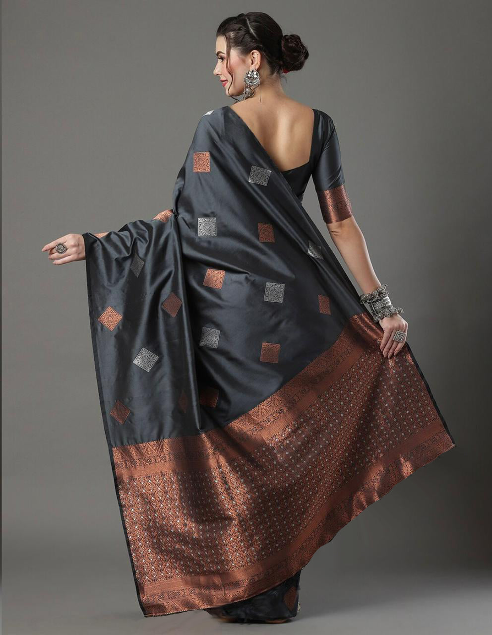 Surreptitious Grey Soft Silk Saree With Diaphanous Blouse Piece