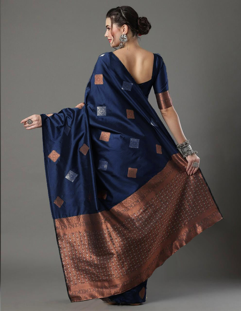 Ravishing Navy Blue Soft Silk Saree With Radiant Blouse Piece