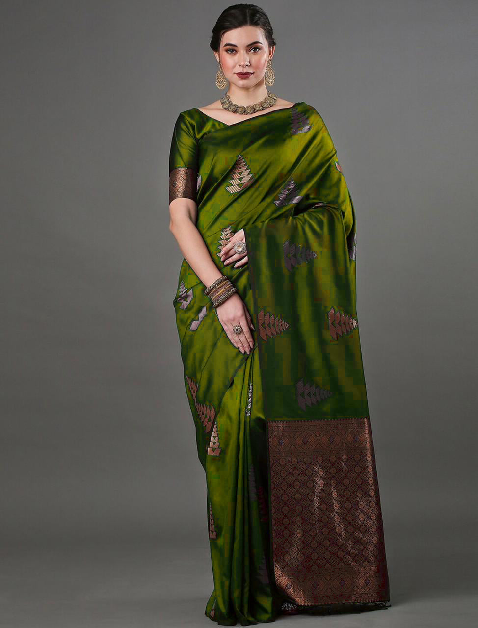 Attractive Mehndi Soft Silk Saree With A Blouse Piece