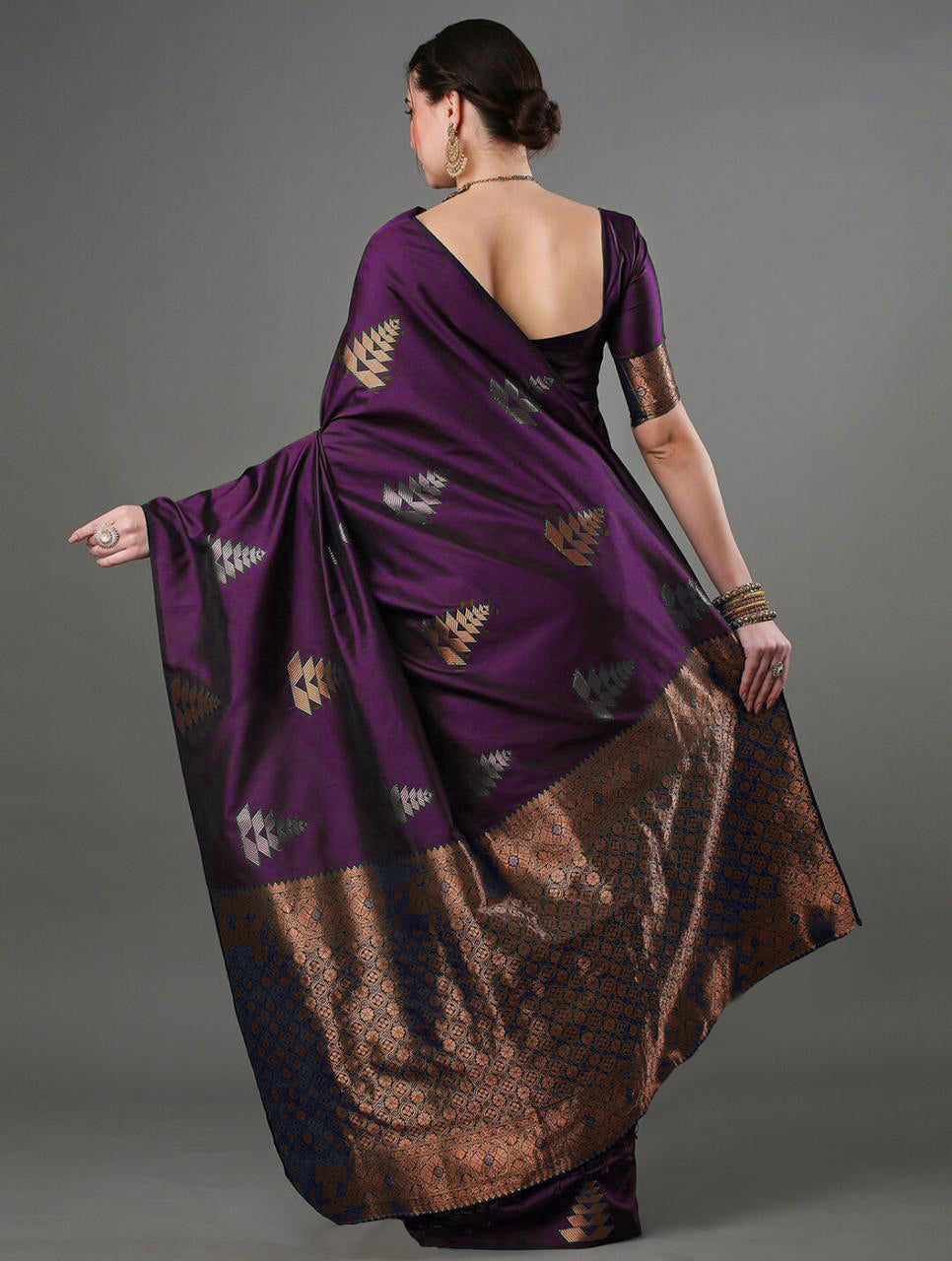 Dissemble Purple Soft Silk Saree With Hypnotic Blouse Piece