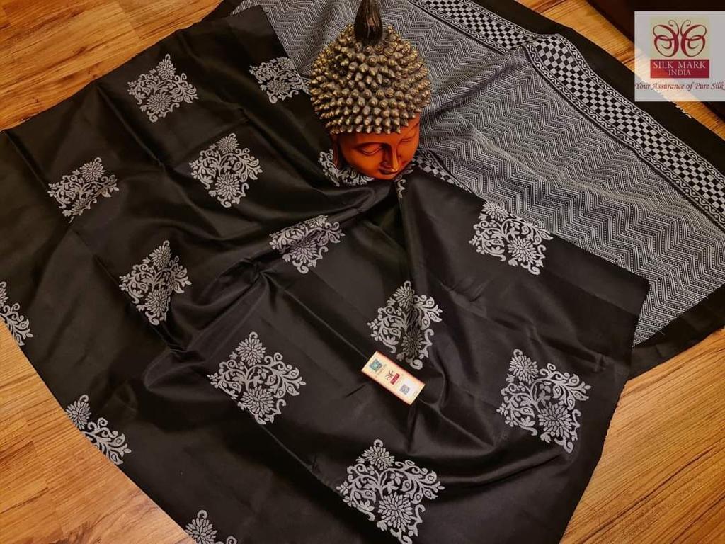 Skinny Black Soft Silk Saree With Tantalizing Blouse Piece