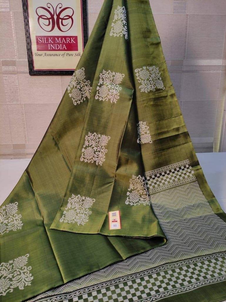 Most Green Soft Silk Saree With Comely Blouse Piece