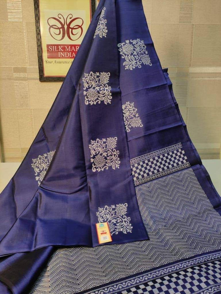 Grandiose Navy Blue Soft Silk Saree With Diaphanous Blouse Piece