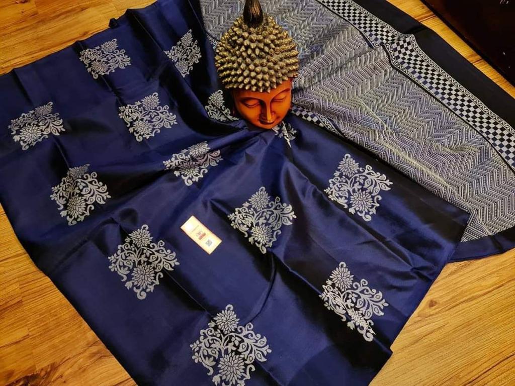 Grandiose Navy Blue Soft Silk Saree With Diaphanous Blouse Piece