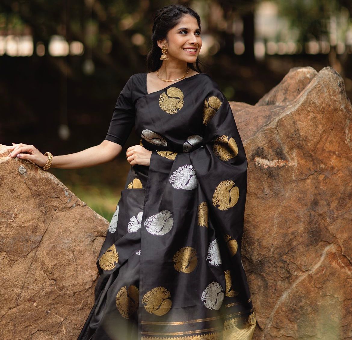 Unique Black Soft Silk Saree With Magnetic Blouse Piece