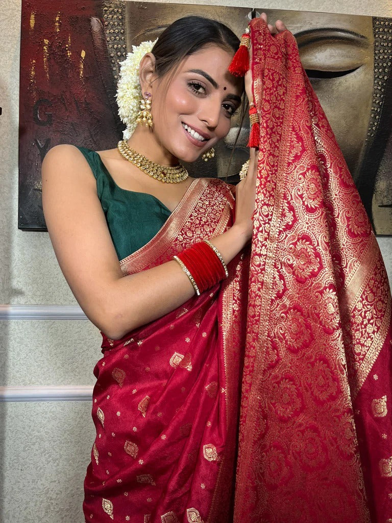 Tremendous Red Soft Silk Saree With Transcendent Blouse Piece