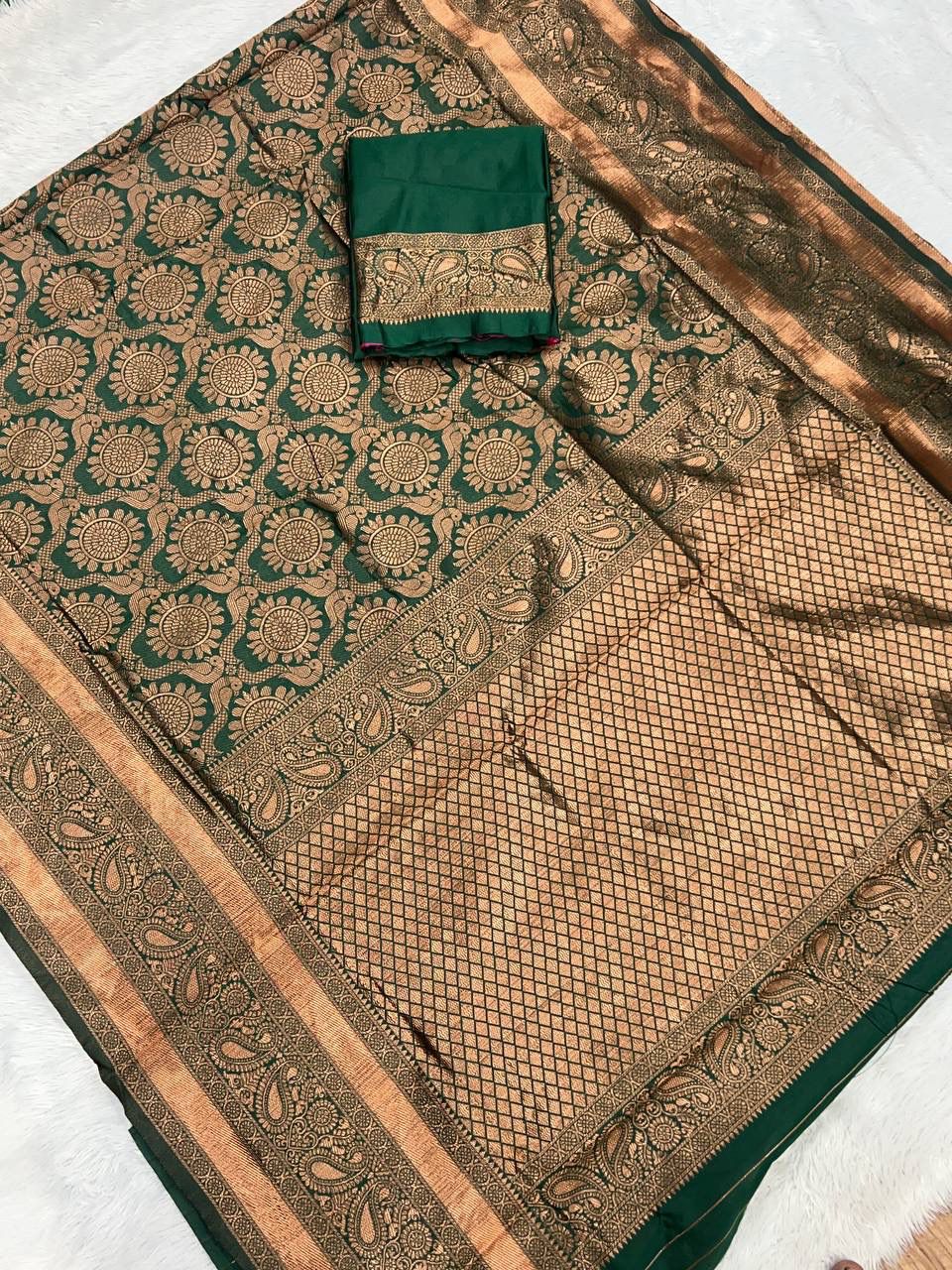 Glowing Dark Green Soft Silk Saree With Demesne Blouse Piece