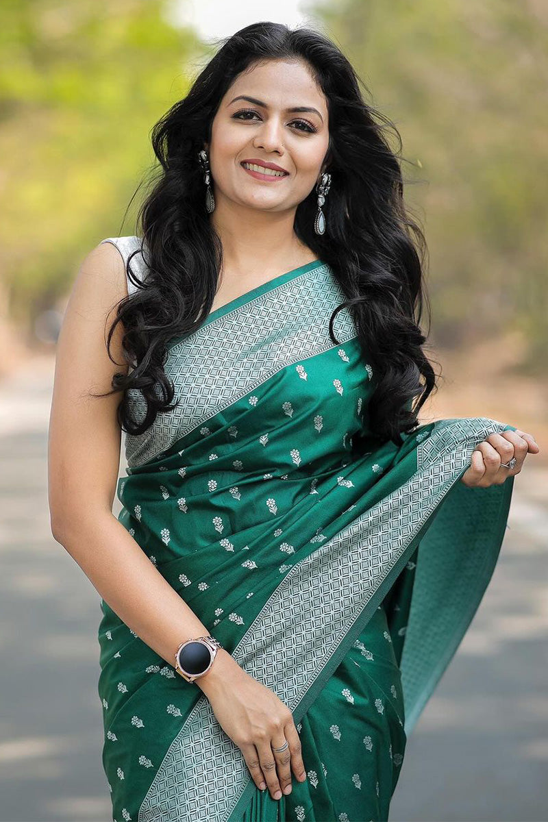 Ethnic Green Cotton Silk Saree With Admirable Blouse Piece