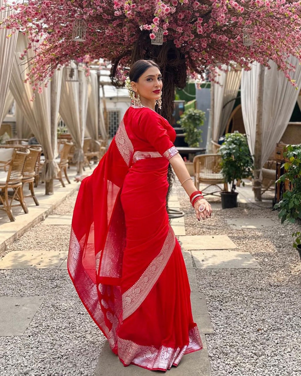 Unique Red Soft Silk Saree With Pleasant Blouse Piece