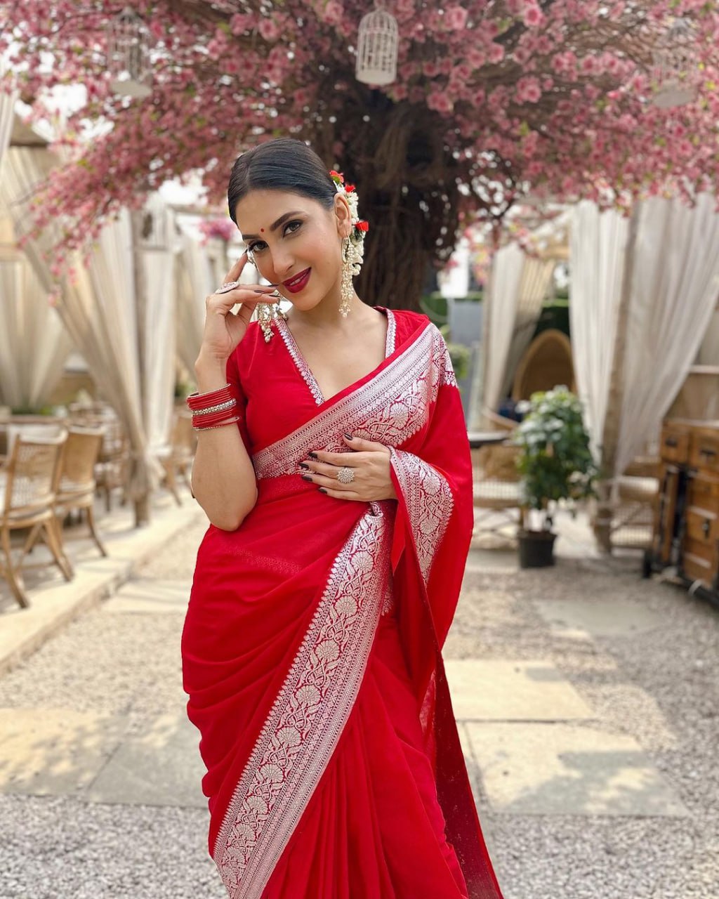 Unique Red Soft Silk Saree With Pleasant Blouse Piece