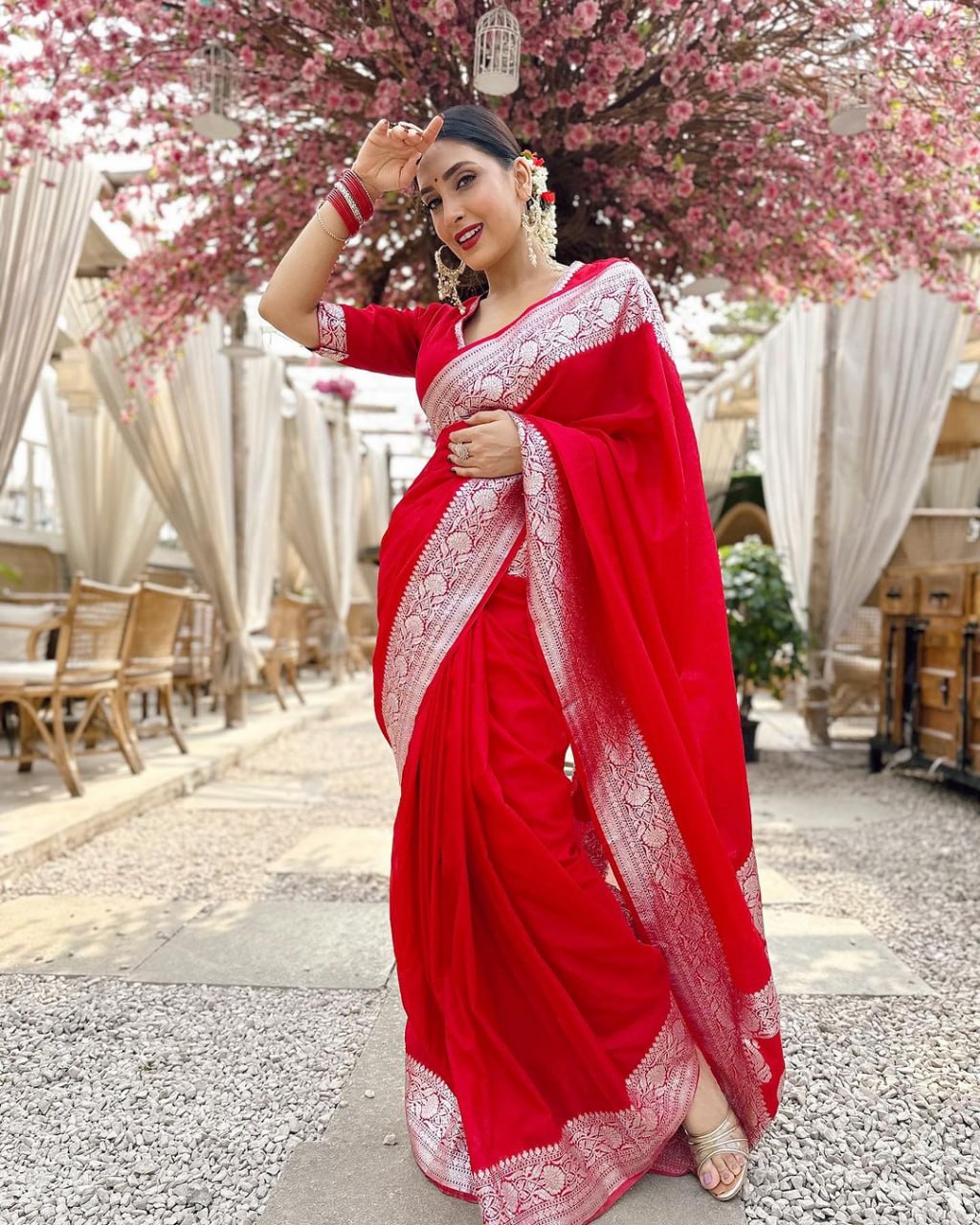 Unique Red Soft Silk Saree With Pleasant Blouse Piece