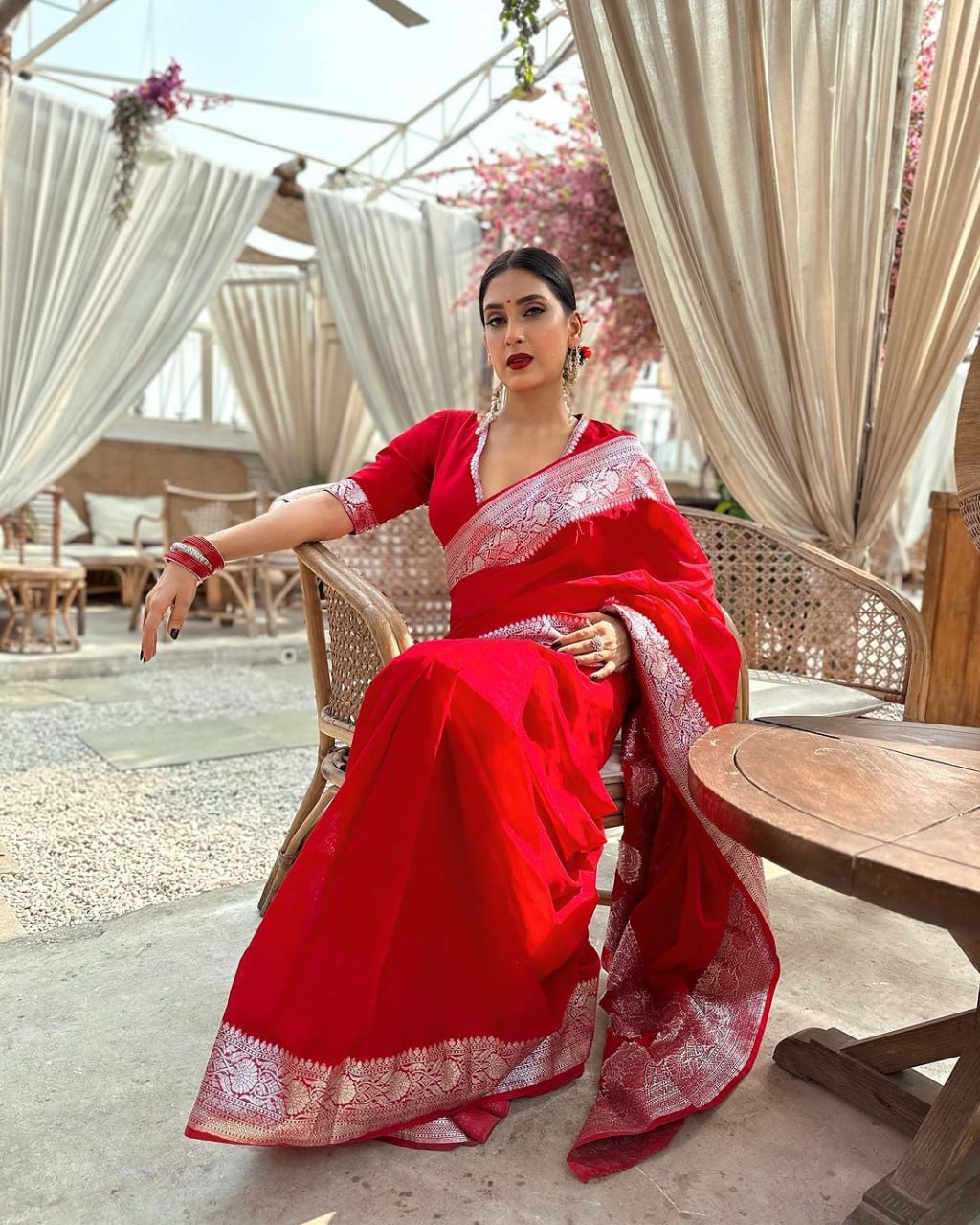 Unique Red Soft Silk Saree With Pleasant Blouse Piece