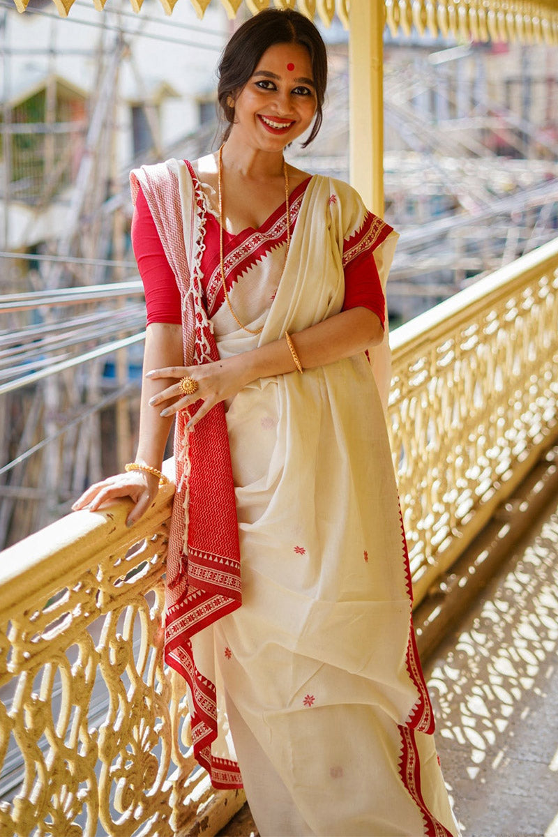 Dissemble Off White Cotton Silk Saree With Winsome Blouse Piece