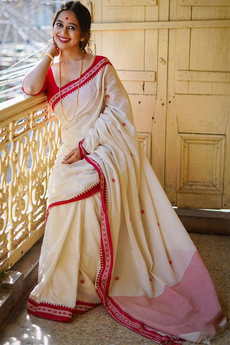 Dissemble Off White Cotton Silk Saree With Winsome Blouse Piece