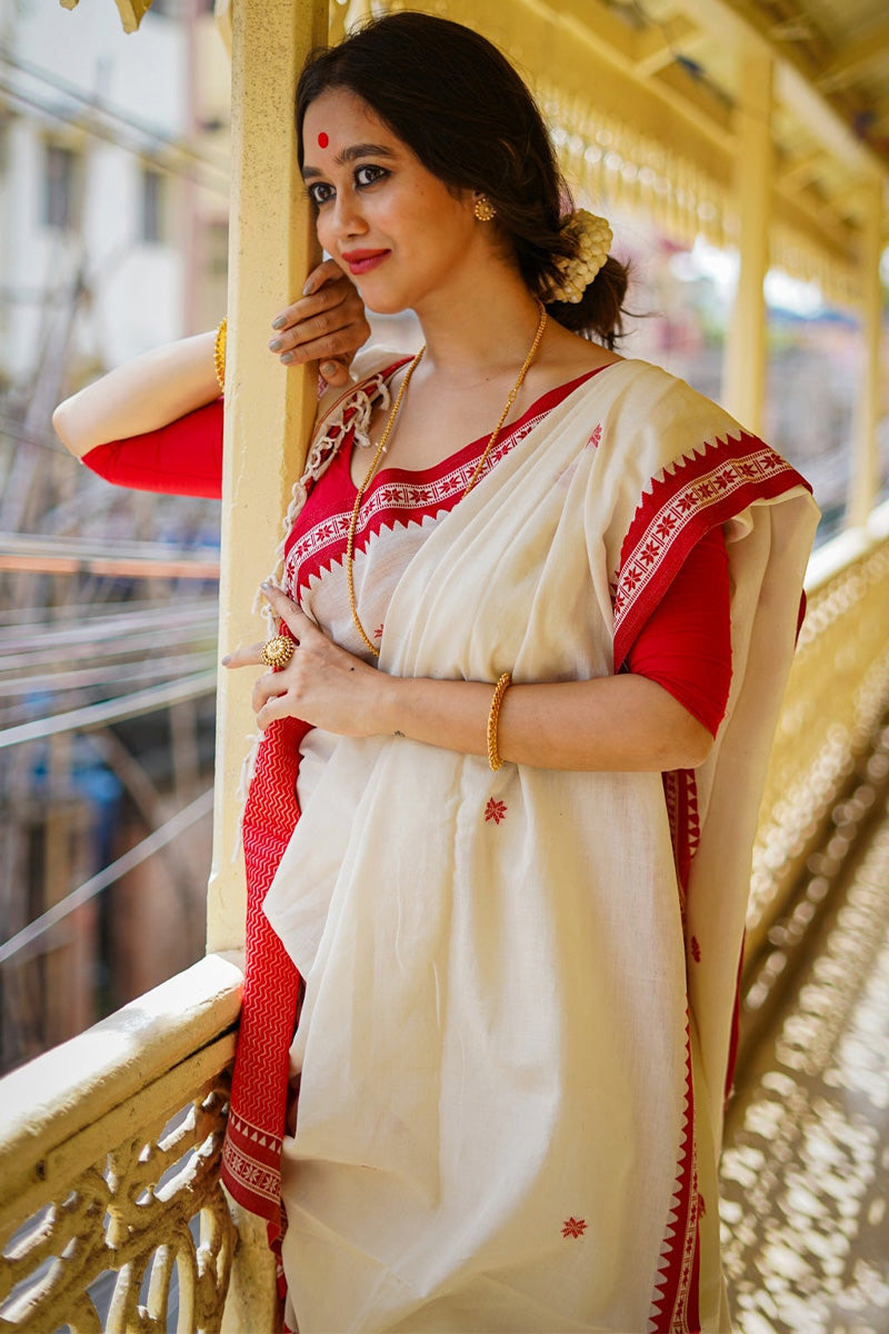 Dissemble Off White Cotton Silk Saree With Winsome Blouse Piece