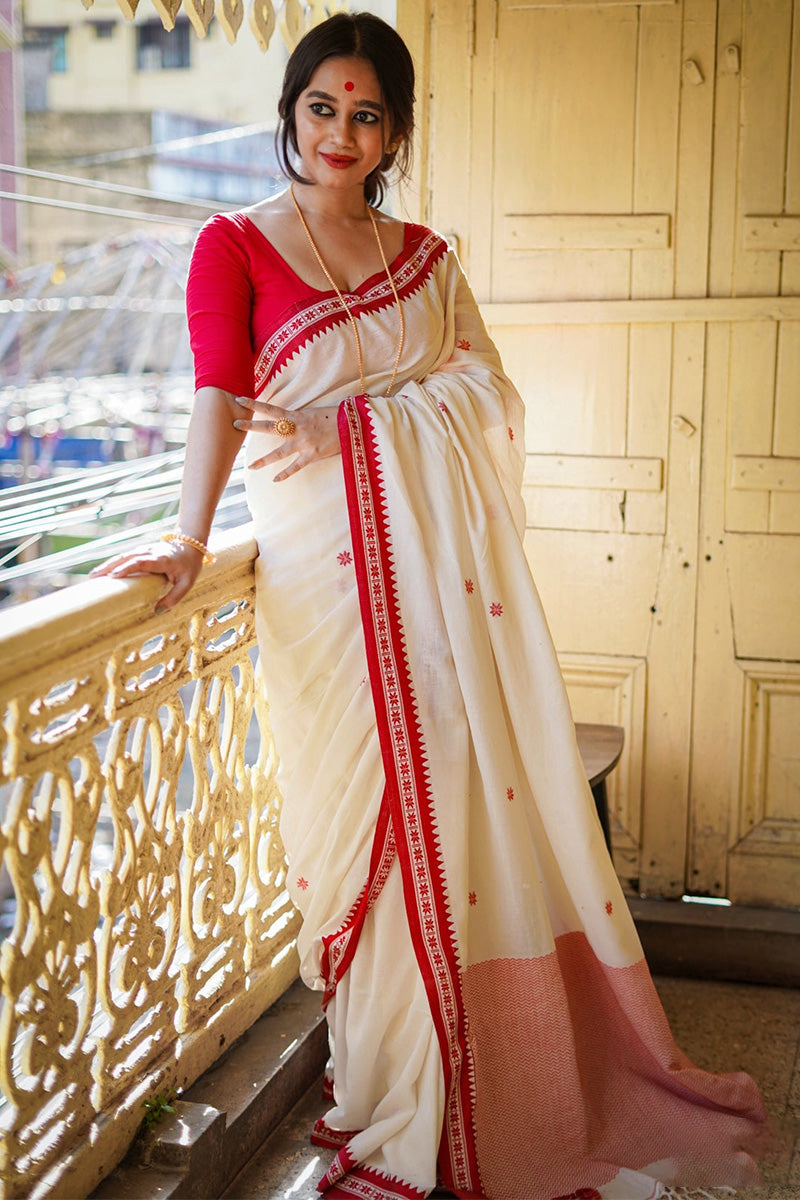 Dissemble Off White Cotton Silk Saree With Winsome Blouse Piece