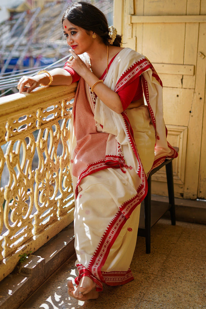 Dissemble Off White Cotton Silk Saree With Winsome Blouse Piece