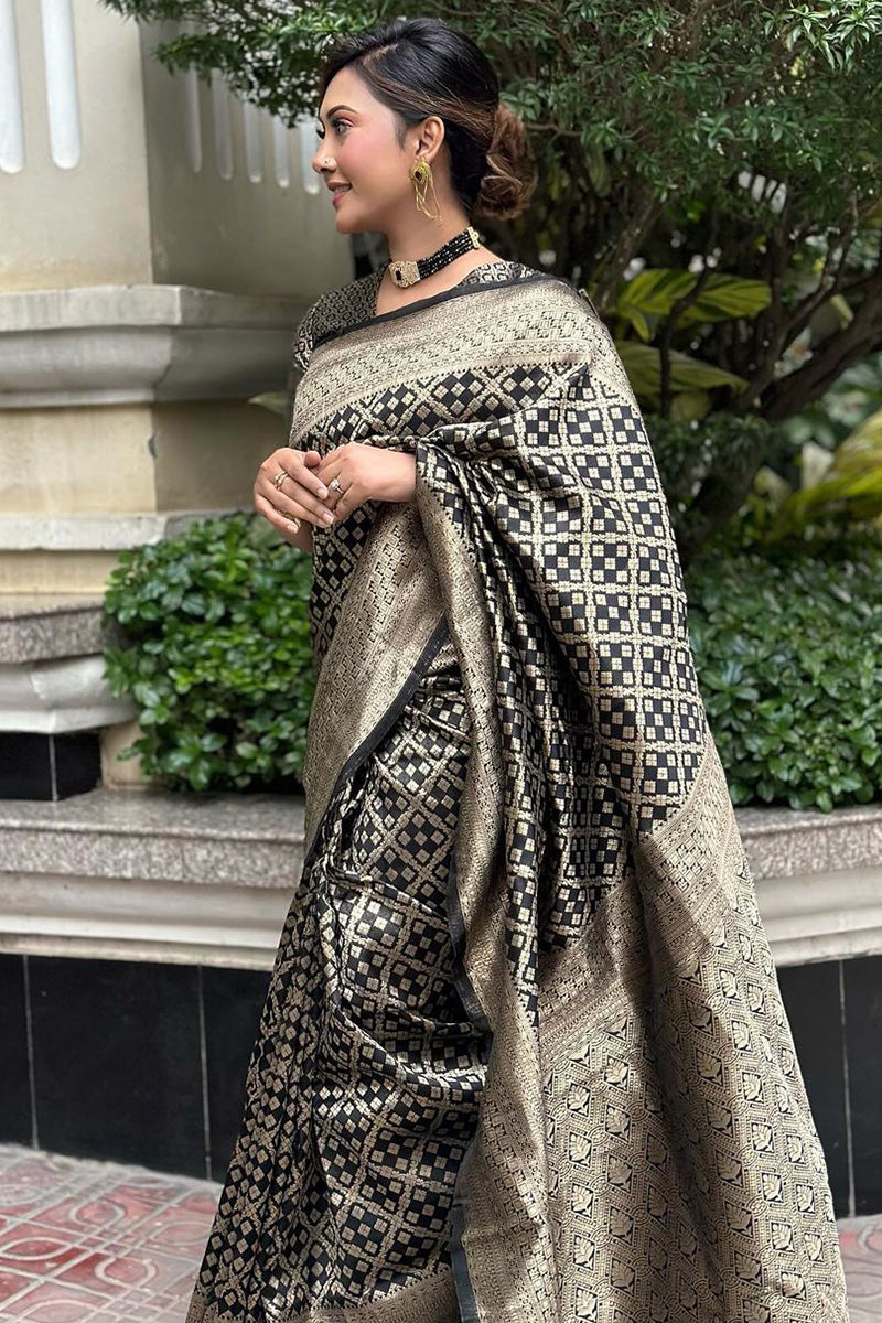 Classic Black Soft Silk Saree With Alluring Blouse Piece