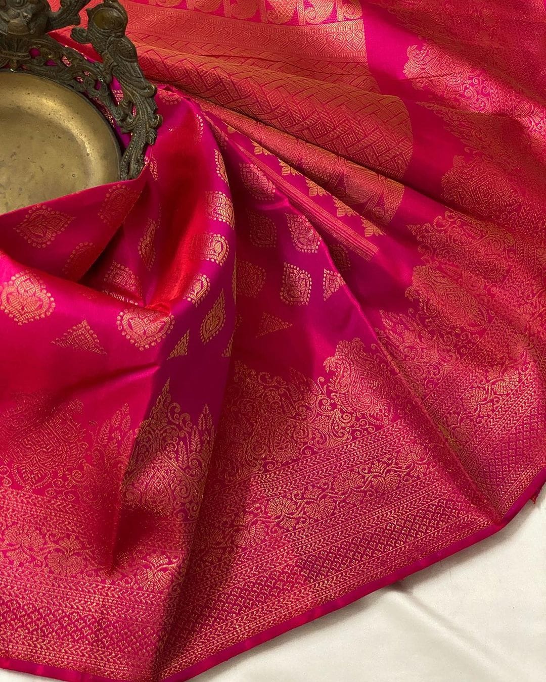 Outstanding Dark Pink Soft Silk Saree With Gleaming Blouse Piece