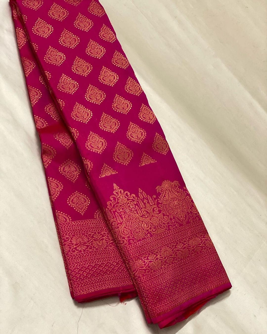 Outstanding Dark Pink Soft Silk Saree With Gleaming Blouse Piece