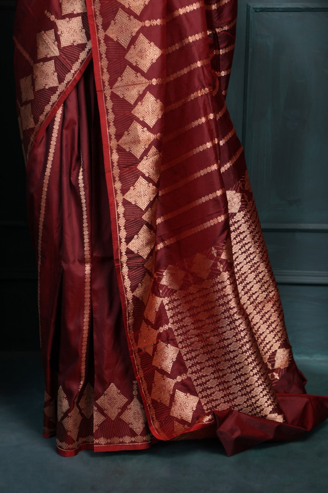 Innovative Maroon Soft Silk Saree With Outstanding Blouse Piece