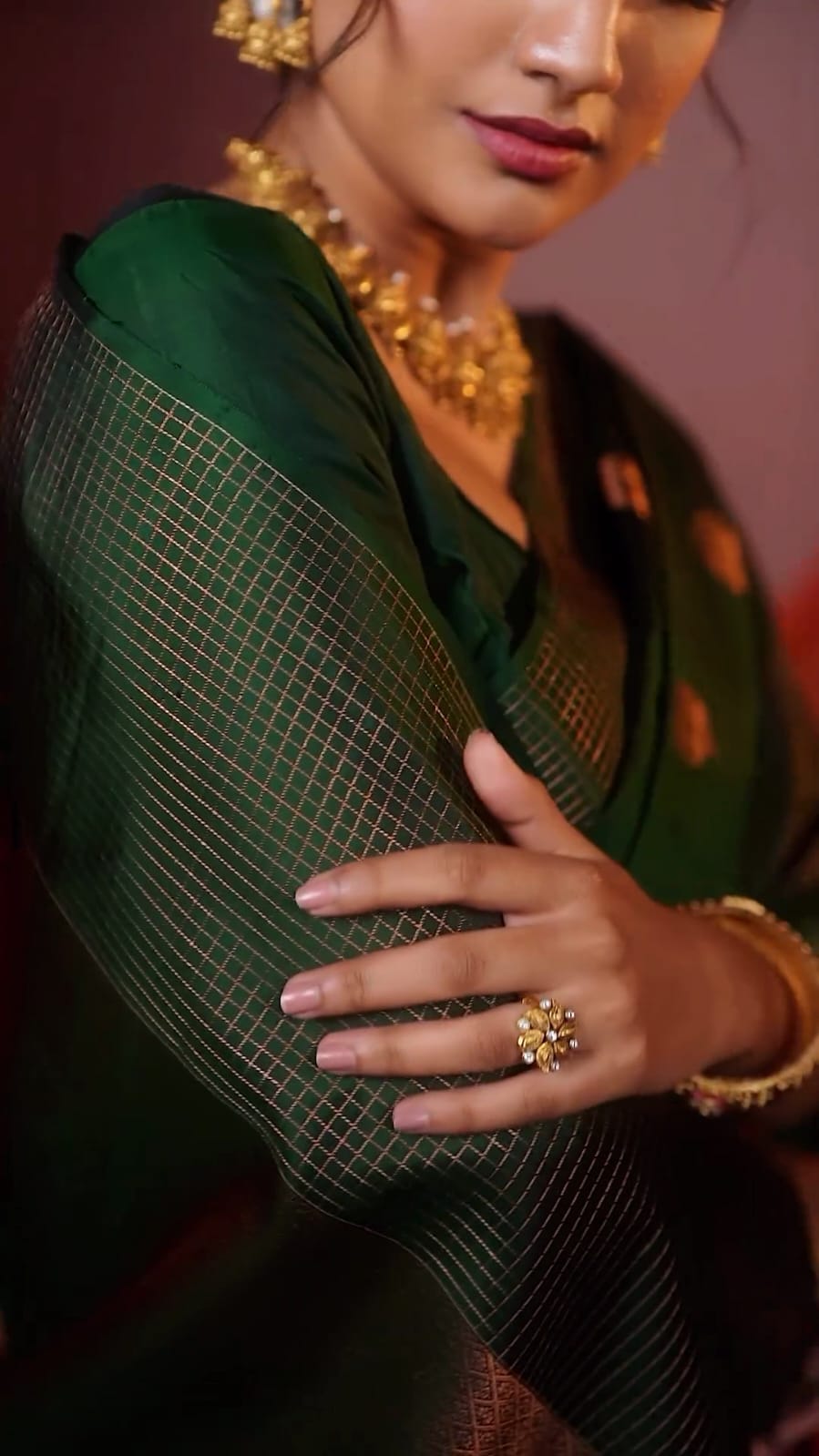 Tempting Dark Green Soft Silk Saree With Piquant Blouse Piece