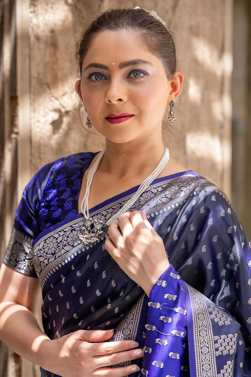 Pretty Navy Blue Soft Silk Saree With Comely Blouse Pieced