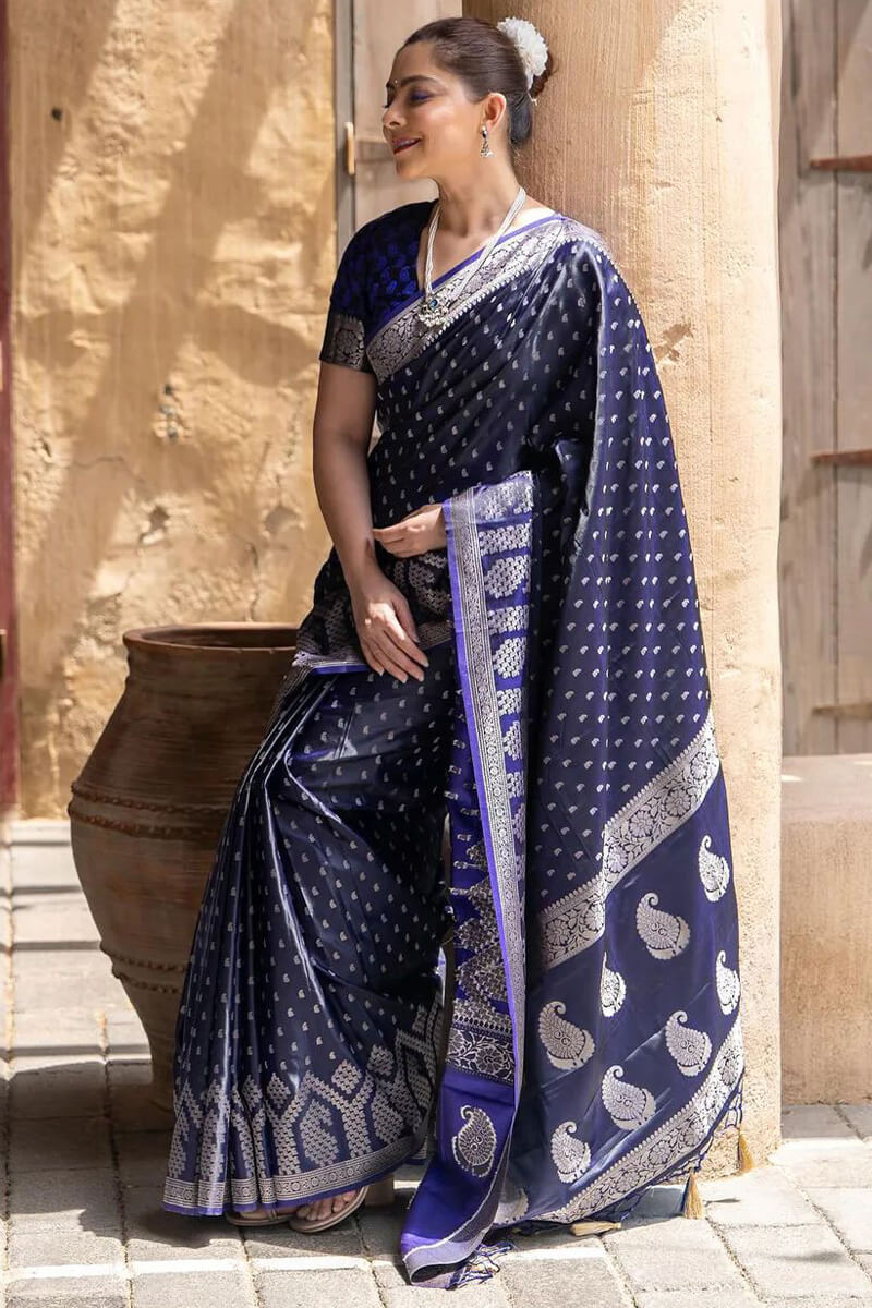 Pretty Navy Blue Soft Silk Saree With Comely Blouse Pieced