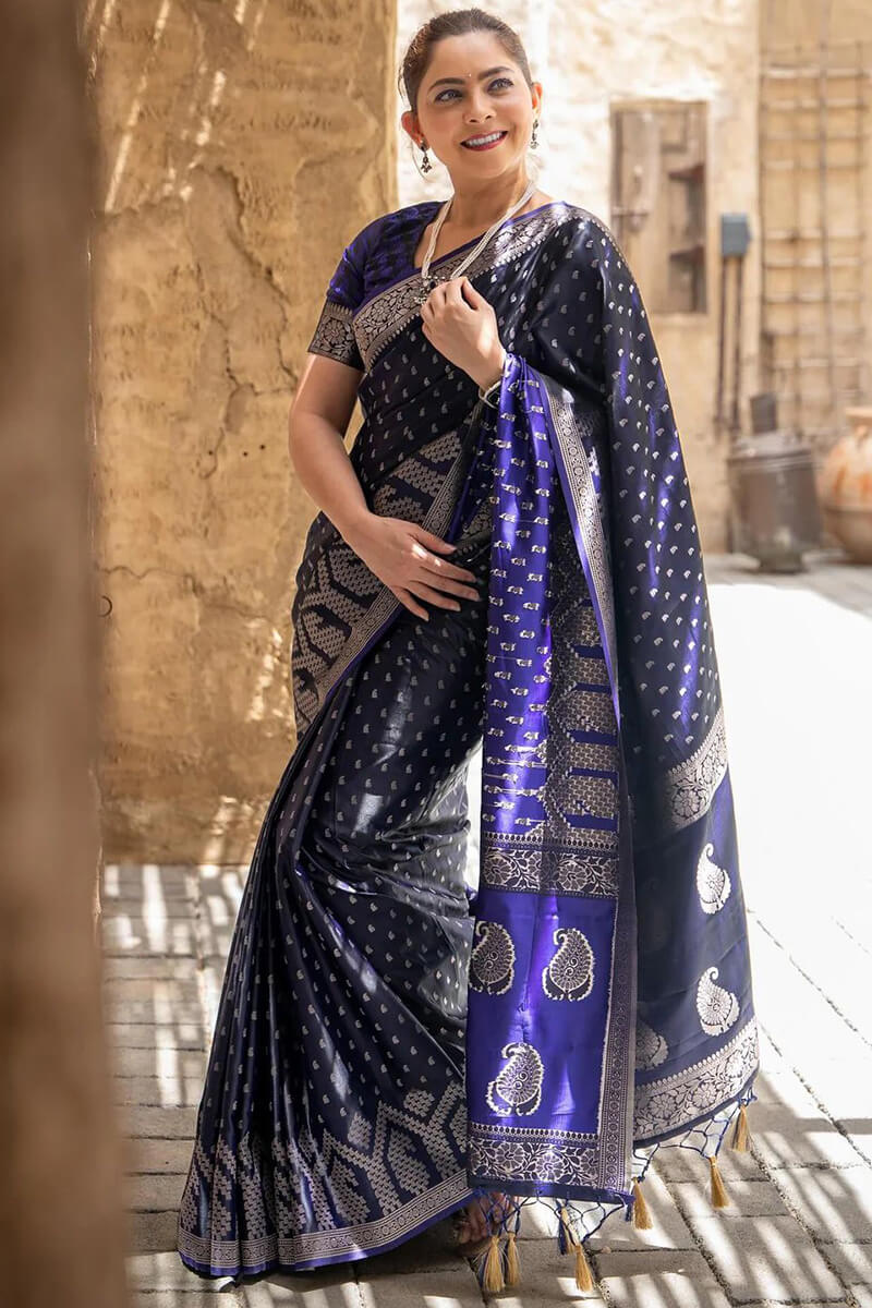 Pretty Navy Blue Soft Silk Saree With Comely Blouse Pieced