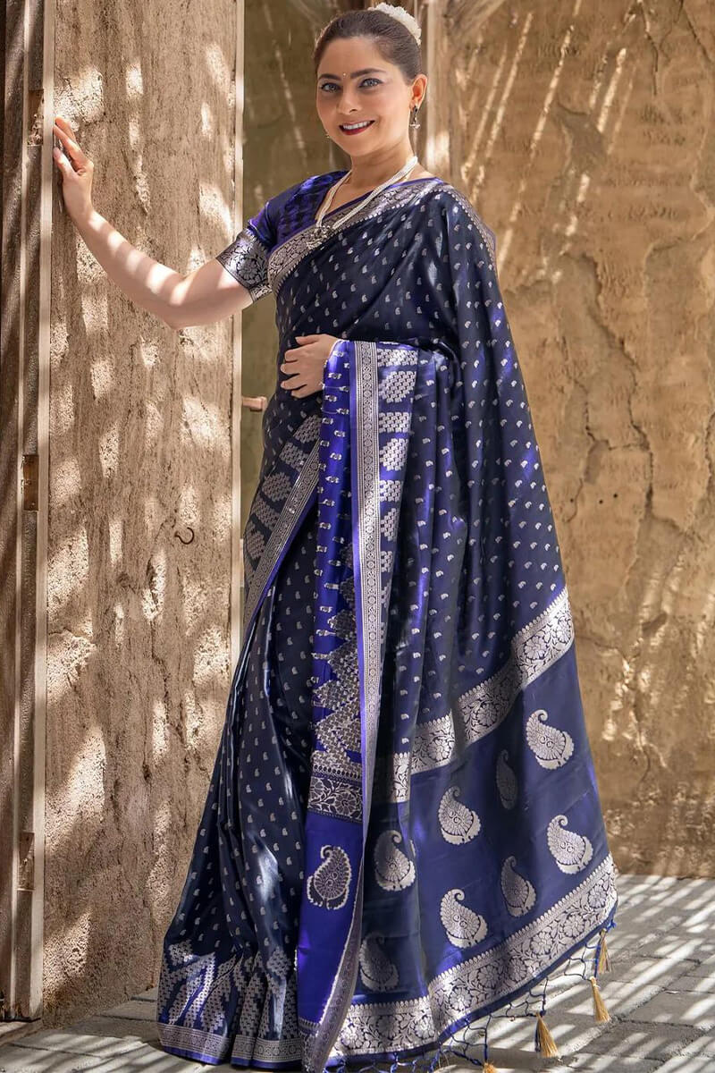 Pretty Navy Blue Soft Silk Saree With Comely Blouse Pieced