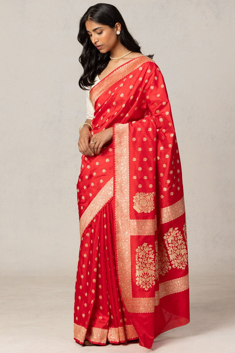 Unequalled Red Soft Silk Saree With Ethereal Blouse Pieced