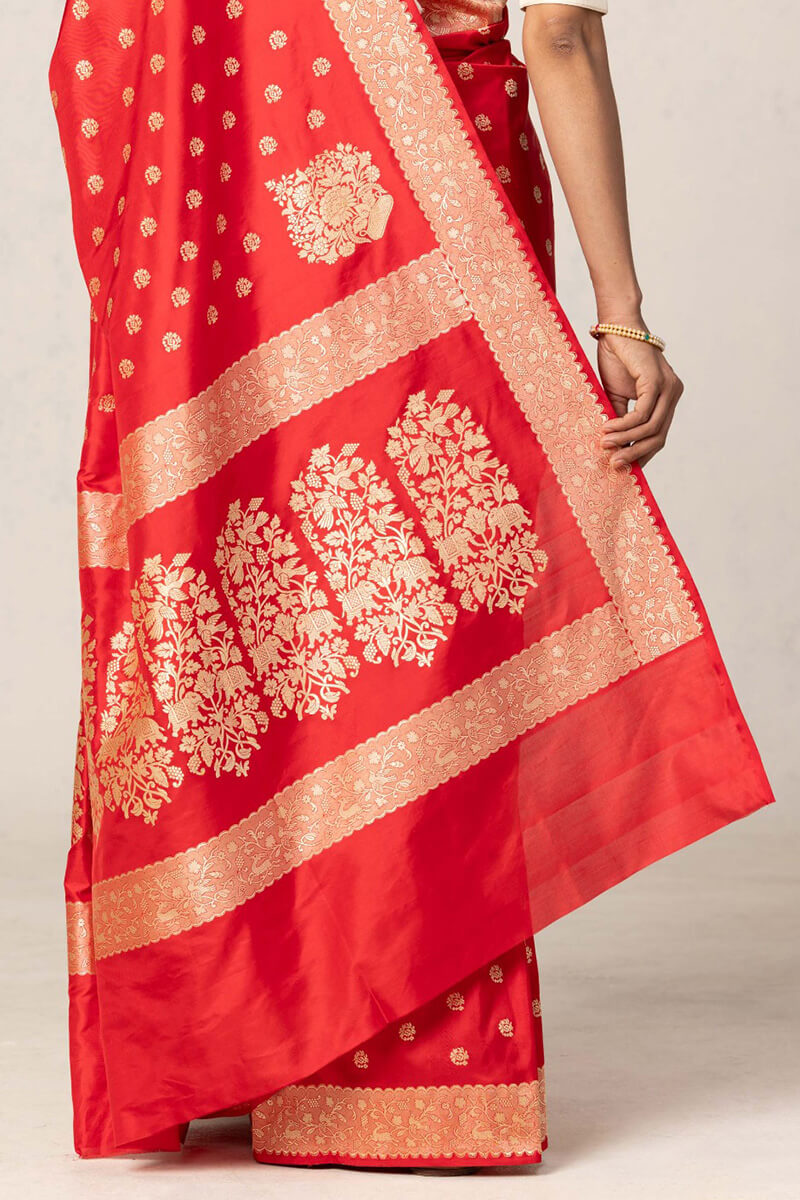 Unequalled Red Soft Silk Saree With Ethereal Blouse Pieced