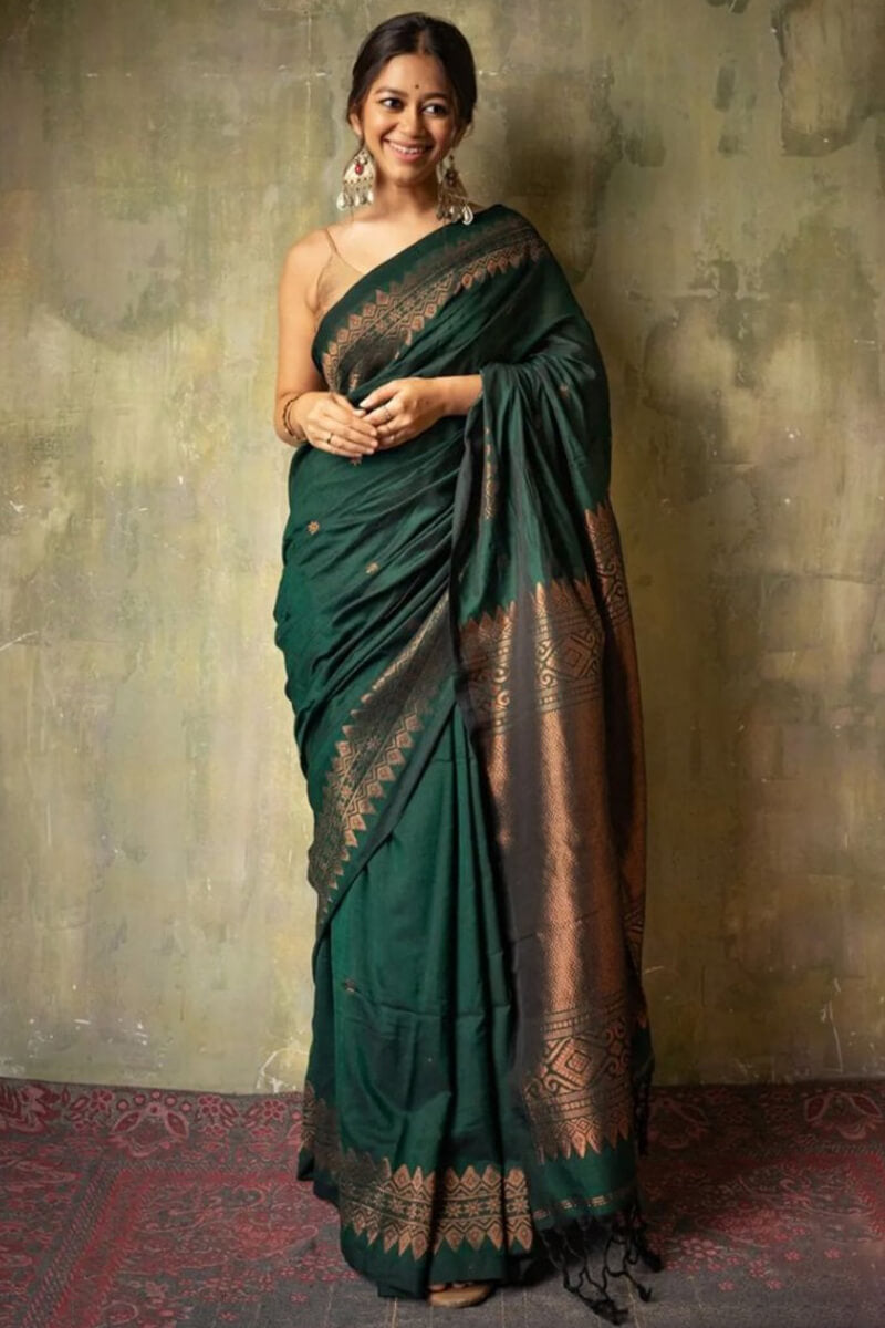 Moiety Dark Green Soft Silk Saree With Woebegone Blouse Piece