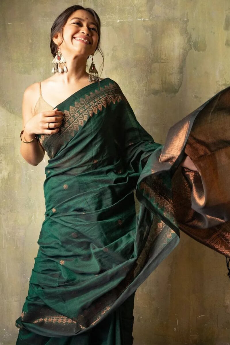 Moiety Dark Green Soft Silk Saree With Woebegone Blouse Piece