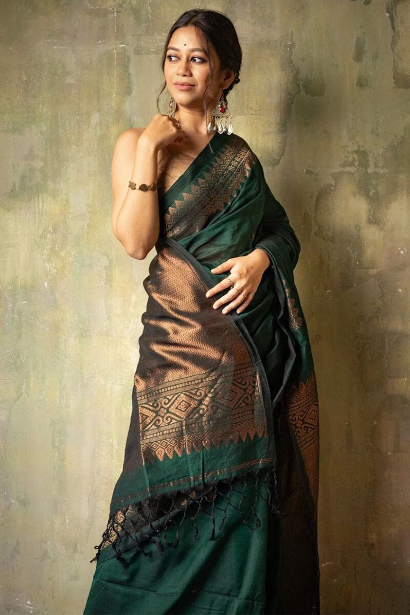 Moiety Dark Green Soft Silk Saree With Woebegone Blouse Piece