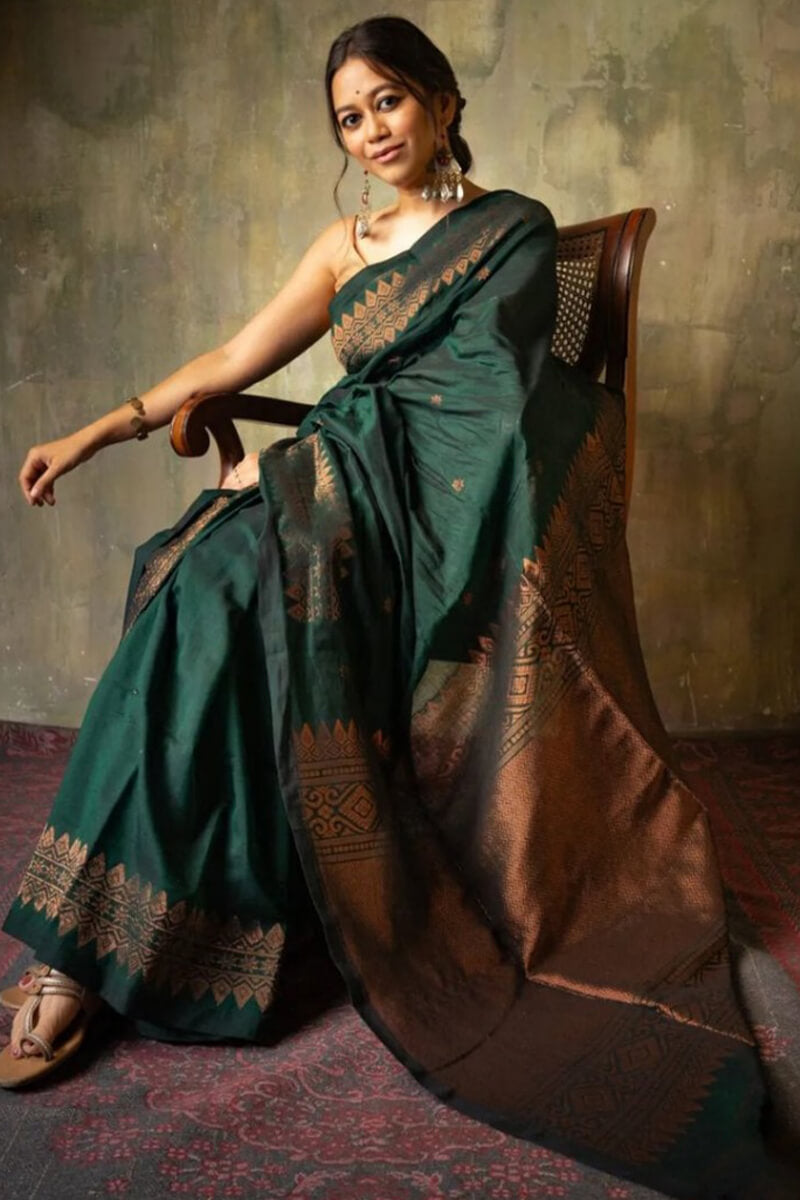 Moiety Dark Green Soft Silk Saree With Woebegone Blouse Piece