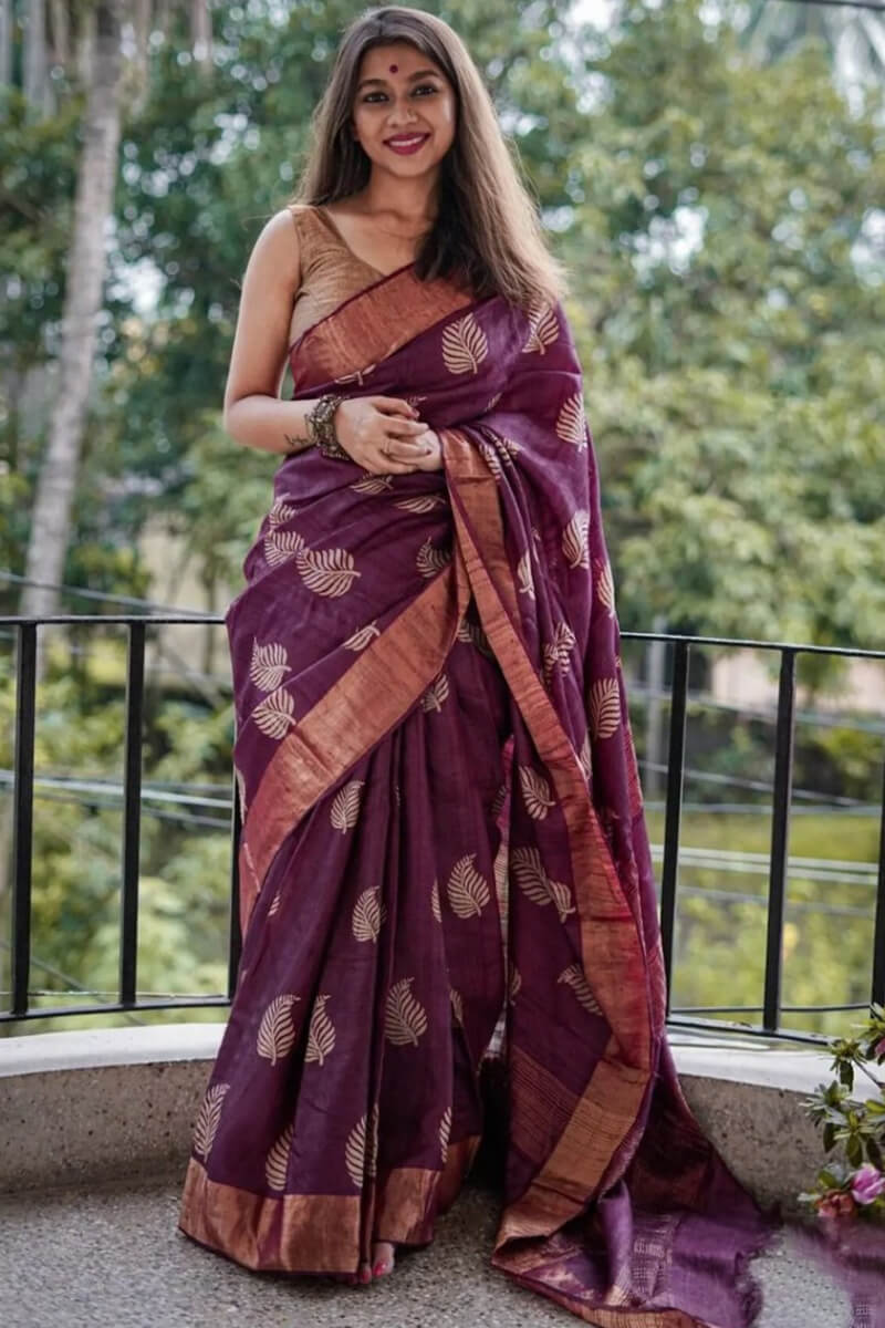 Amiable Purple Linen Silk Saree With Magnetic Blouse Piece