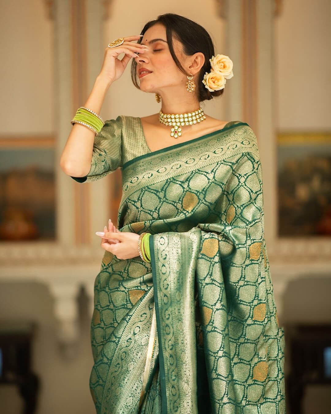 Desirable Green Soft Silk Saree With Stunner Blouse Piece