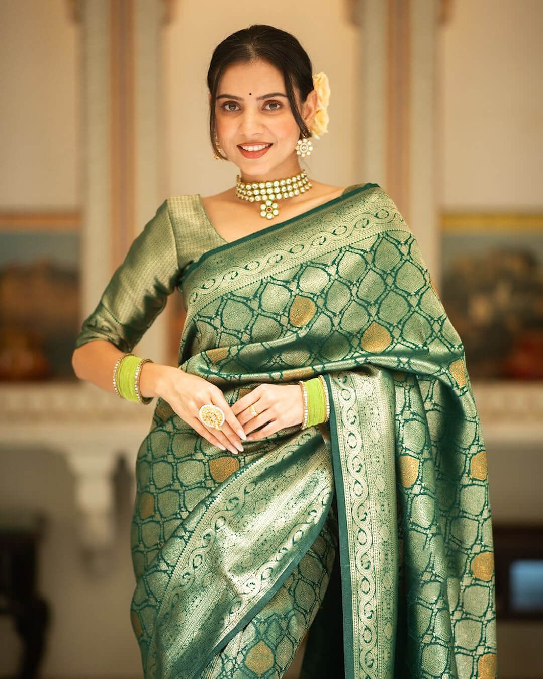 Desirable Green Soft Silk Saree With Stunner Blouse Piece