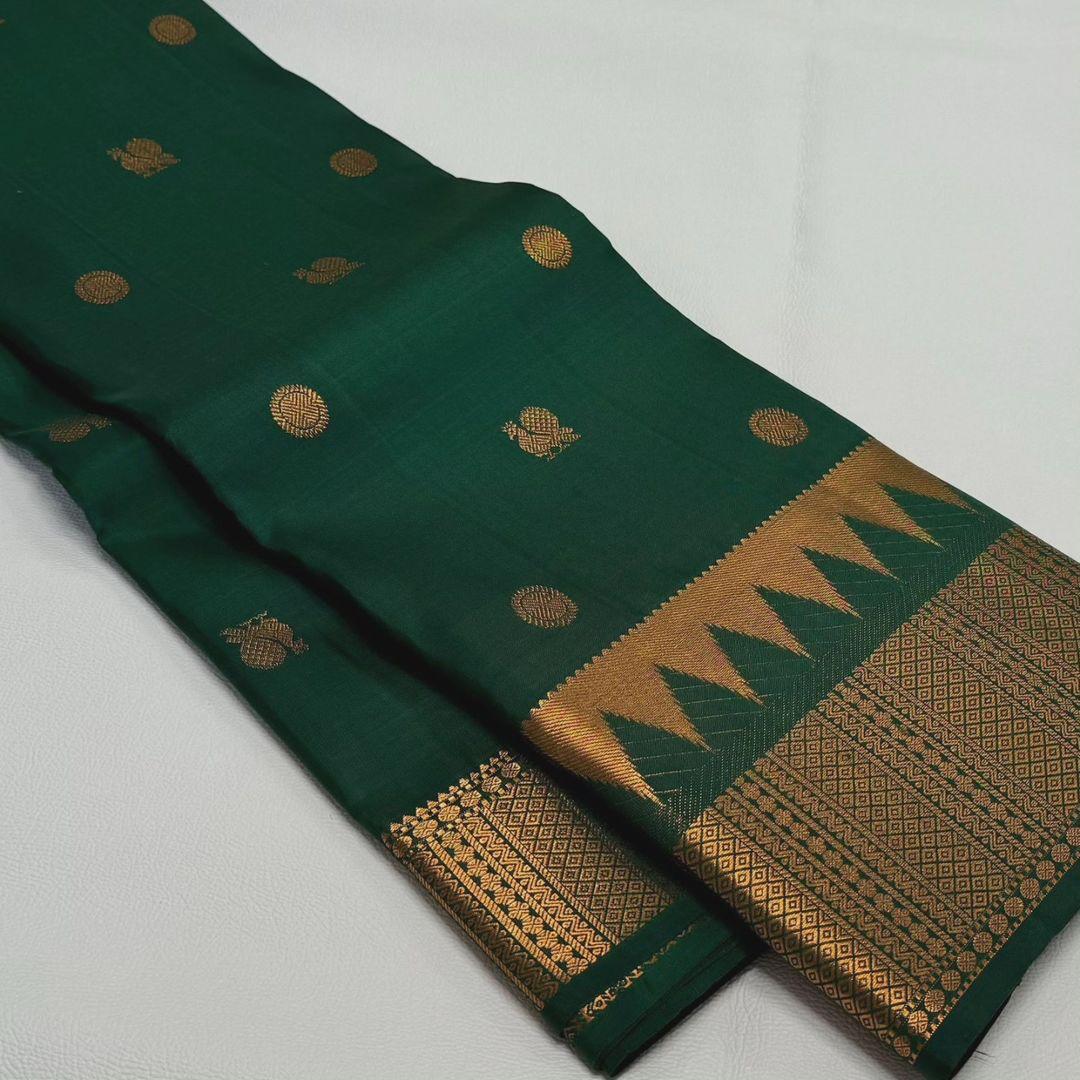 Tantalizing Dark Green Soft Silk Saree With Tantalizing Blouse Piece