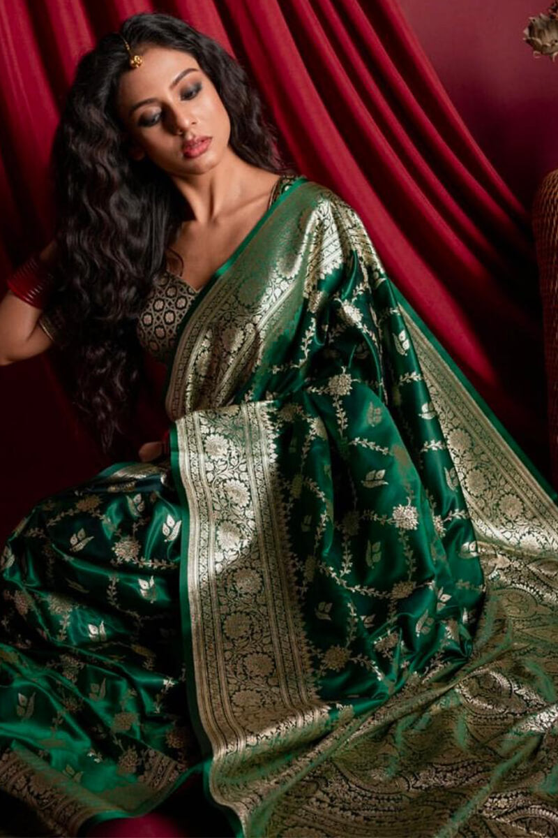 Opulent Dark Green Soft Silk Saree With Alluring Blouse Piece