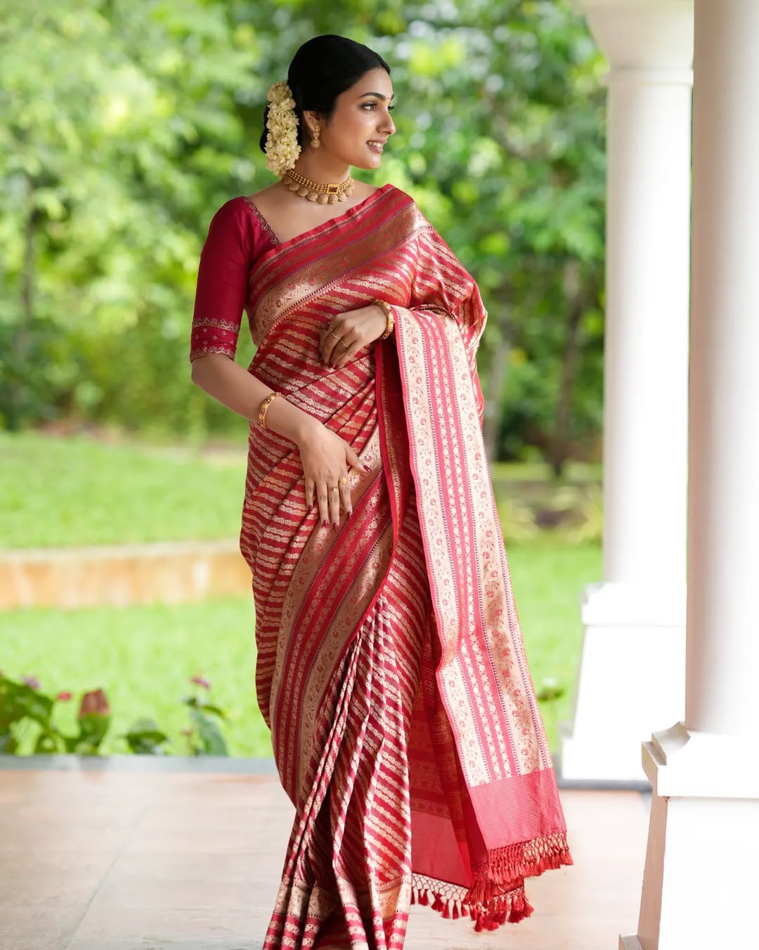 Stylish Red Soft Silk Saree With Adorning Blouse Piece