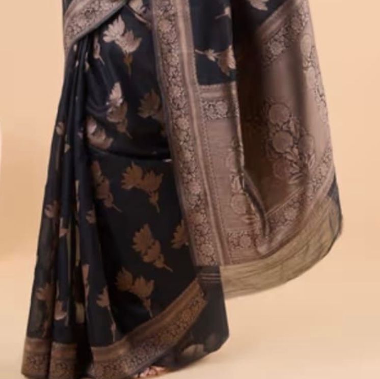 Mesmeric Black Soft Silk Saree With Glorious Blouse Piece