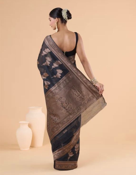 Mesmeric Black Soft Silk Saree With Glorious Blouse Piece