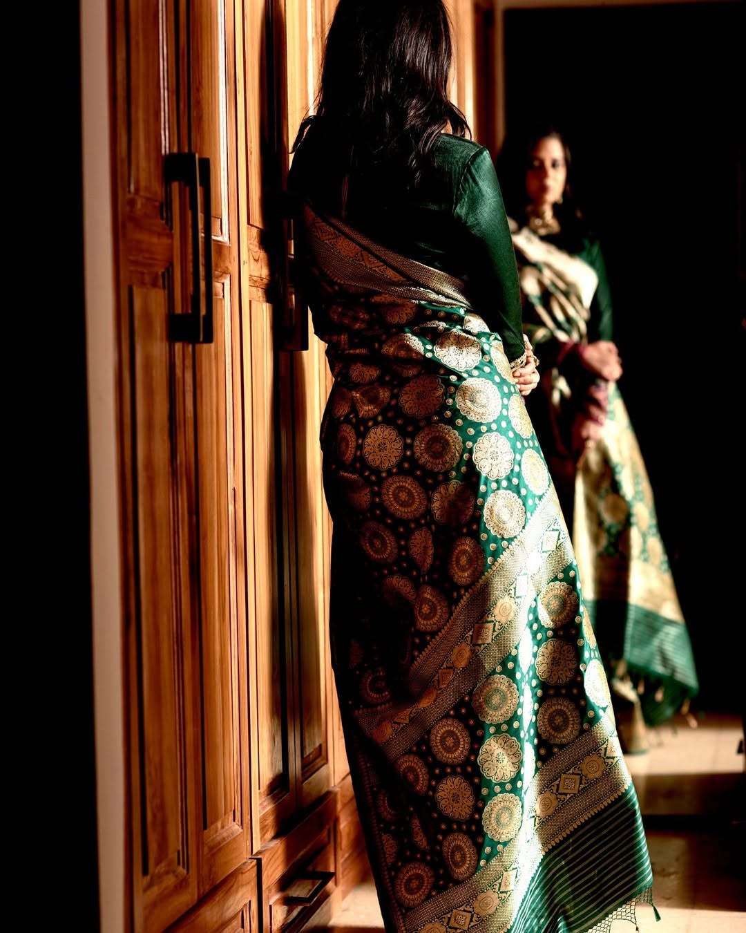 Beauteous Dark Green Soft Silk Saree With Demure Blouse Piece