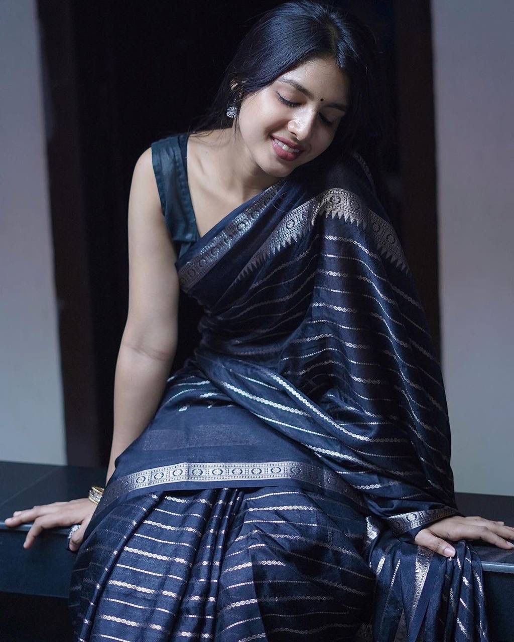 Posh Black Soft Silk Saree With Staring Blouse Piece