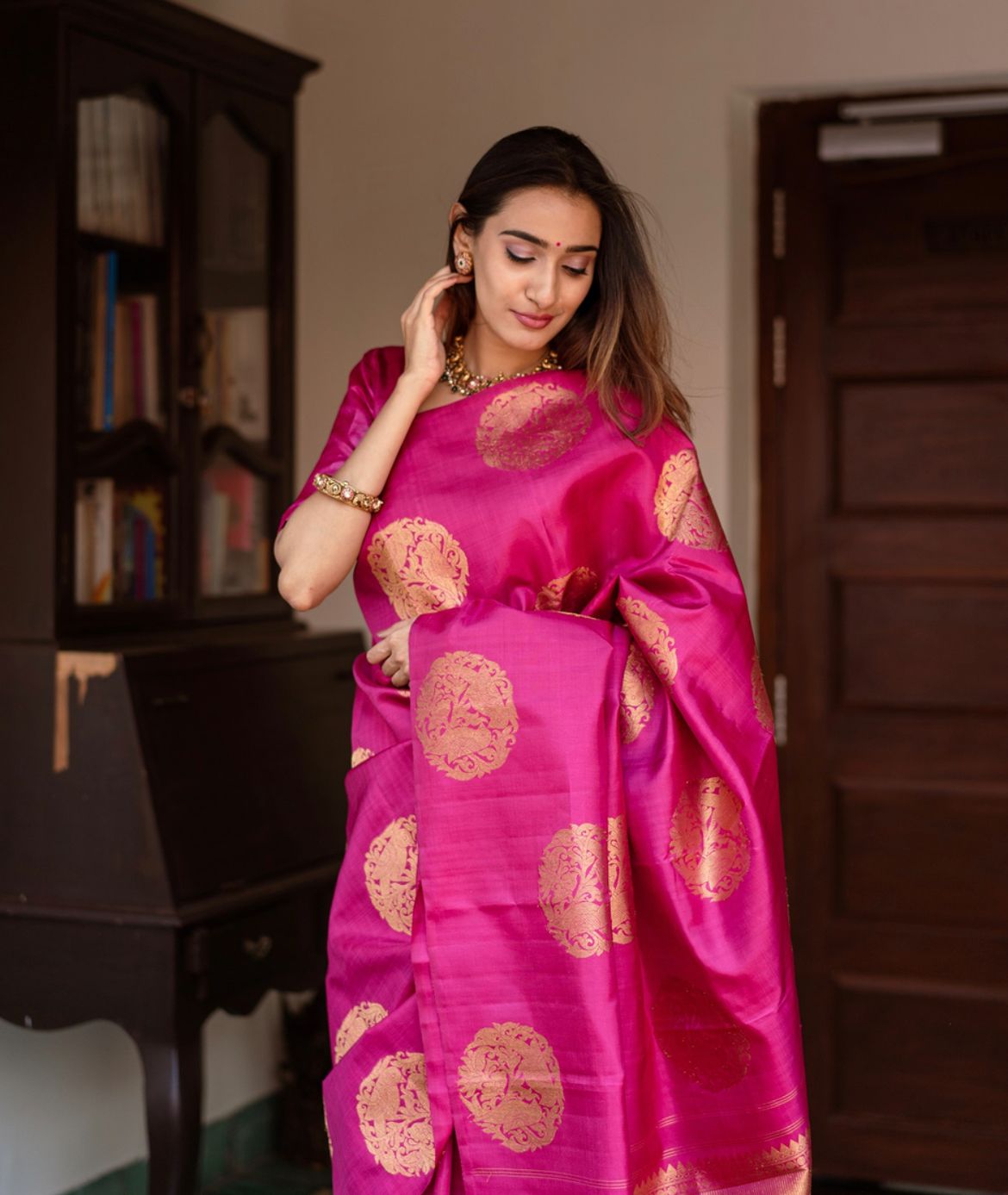 Desirable Dark Pink Soft Silk Saree With Gratifying Blouse Piece